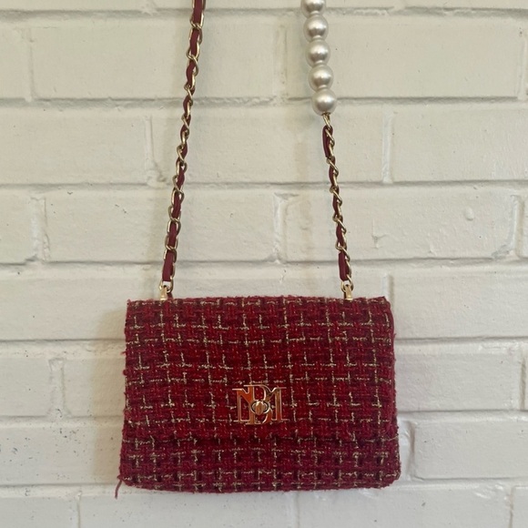 Badgley Mischka Handbags - Badgley Mischka Red and Gold Tweed Women’s Shoulder Bag EUC